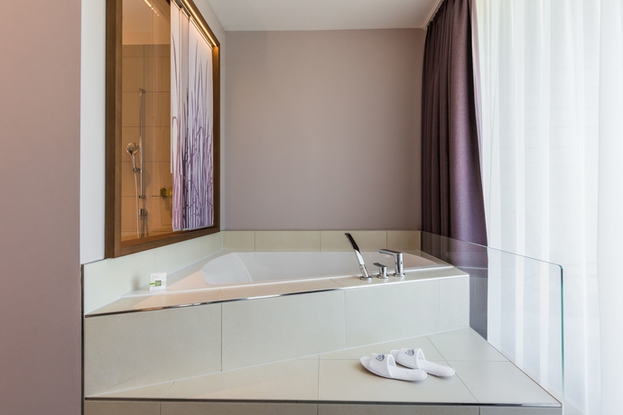 Imagen de la habitación del Hotel Deltapark Vitalresort. Foto 3