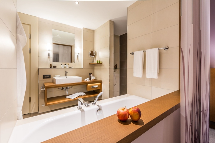 Imagen de la habitación del Hotel Deltapark Vitalresort. Foto 4