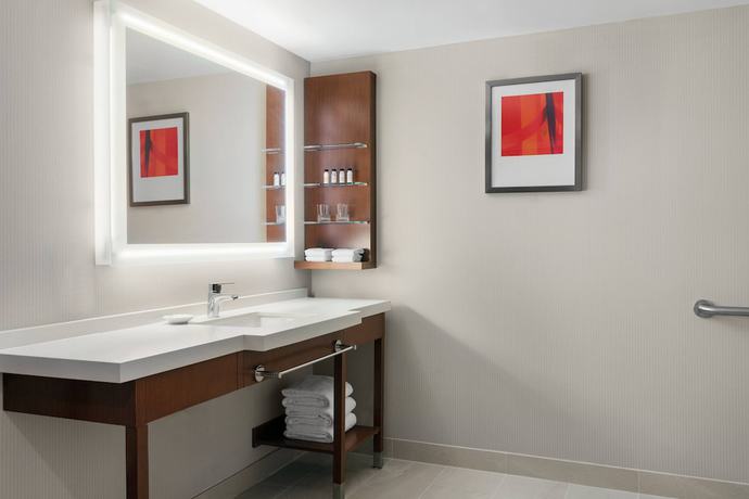 Imagen de la habitación del Hotel Deltas By Marriott Indianapolis Airport. Foto 4