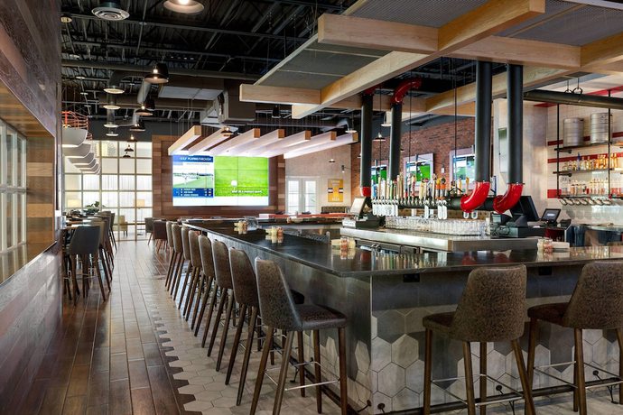 Imagen del bar/restaurante del Hotel Deltas By Marriott Indianapolis Airport. Foto 3