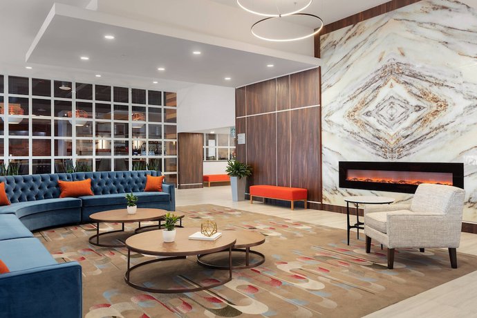 Imagen de los interiores del Hotel Deltas By Marriott Indianapolis Airport. Foto 19