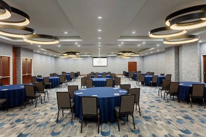 Imagen de los interiores del Hotel Deltas By Marriott Indianapolis Airport. Foto 20