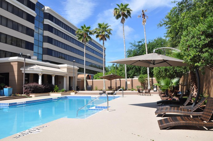 Imagen de la piscina del Hotel Deltas By Marriott Jacksonville Deerwood. Foto 20