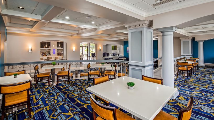 Imagen de los interiores del Hotel Deltas By Marriott Jacksonville Deerwood. Foto 9
