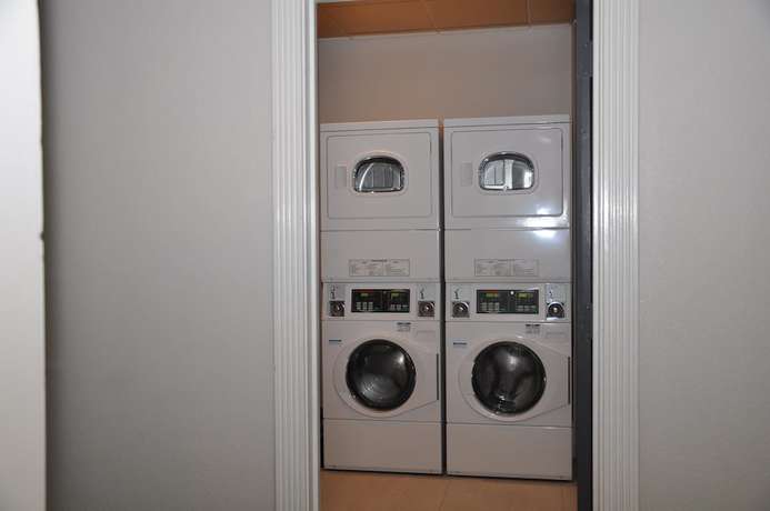 Imagen de los interiores del Hotel Deltas By Marriott Jacksonville Deerwood. Foto 14