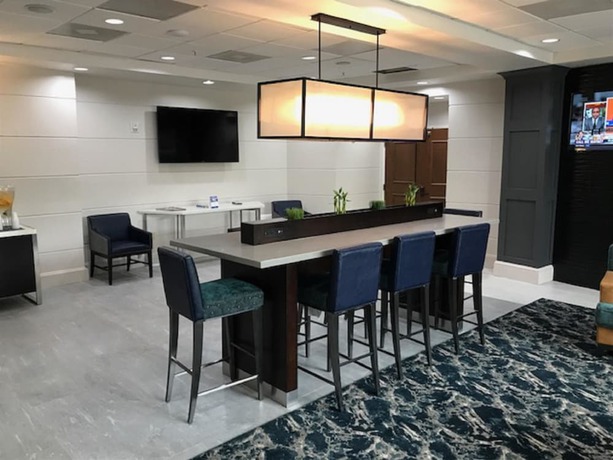 Imagen de los interiores del Hotel Deltas By Marriott Jacksonville Deerwood. Foto 16