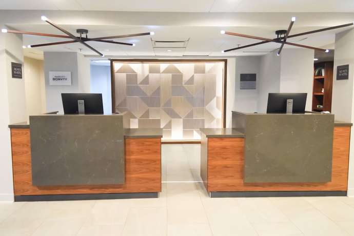Imagen de los interiores del Hotel Deltas By Marriott Little Rock West. Foto 10