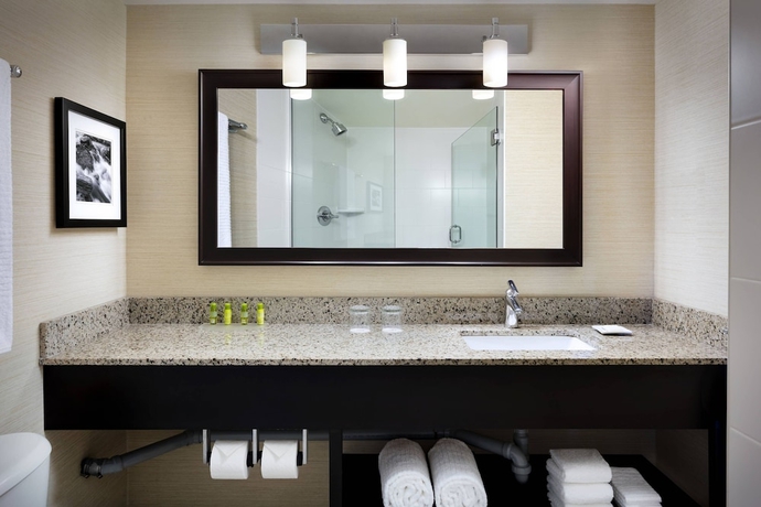 Imagen de la habitación del Hotel Deltas By Marriott Sault Ste. Marie Waterfro. Foto 12