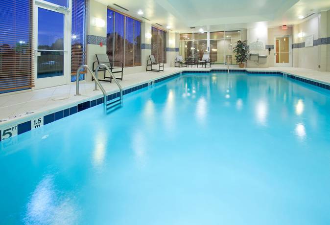 Imagen de la piscina del Hotel Deltas by Marriott Colonial Heights. Foto 20
