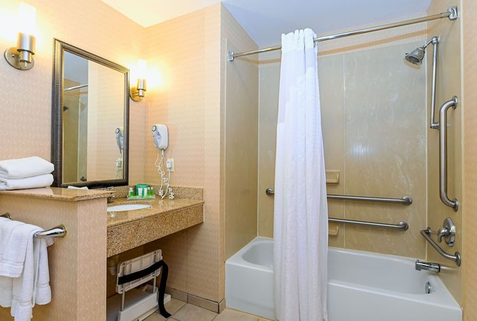 Imagen de la habitación del Hotel Deltas by Marriott Colonial Heights. Foto 7