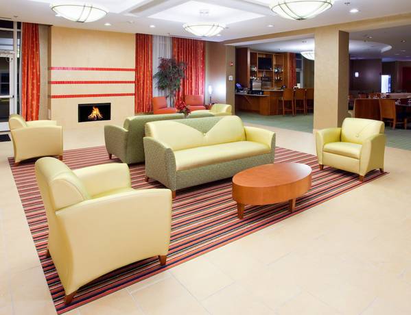Imagen de los interiores del Hotel Deltas by Marriott Colonial Heights. Foto 17