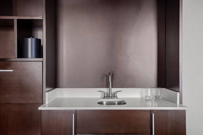 Imagen de la habitación del Hotel Deltas by Marriott Somerset. Foto 9