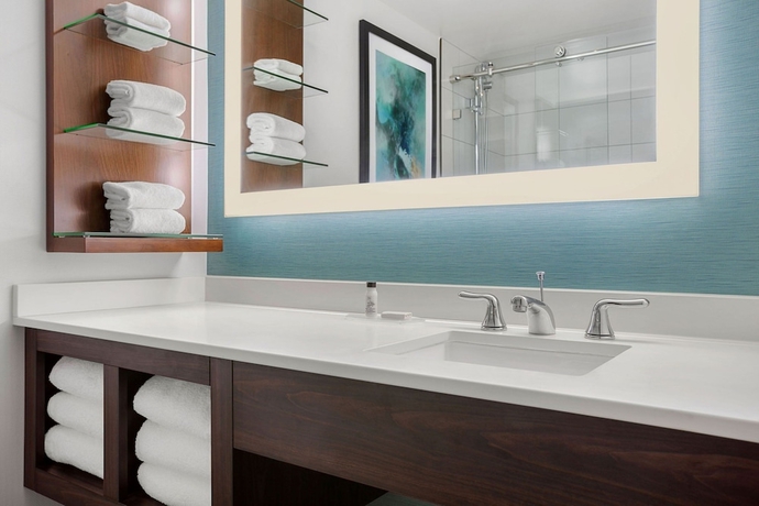 Imagen de la habitación del Hotel Deltas by Marriott Somerset. Foto 16
