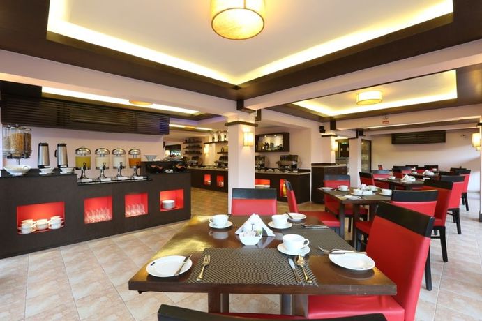 Imagen del bar/restaurante del Hotel Deltin Suites. Foto 3