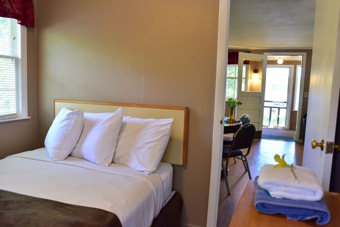 Imagen de la habitación del Hotel Delton Oaks Resort. Foto 12