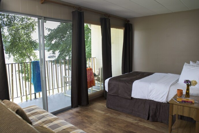 Imagen de la habitación del Hotel Delton Oaks Resort. Foto 19