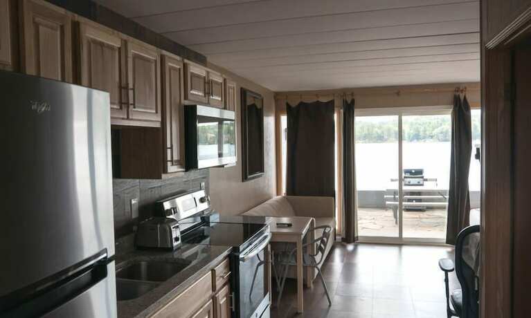 Imagen de la habitación del Hotel Delton Oaks Resort. Foto 24