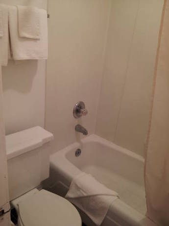 Imagen de la habitación del Hotel Delux Inn. Foto 4