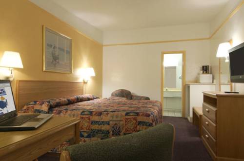 Imagen de la habitación del Hotel Delux Inn. Foto 11