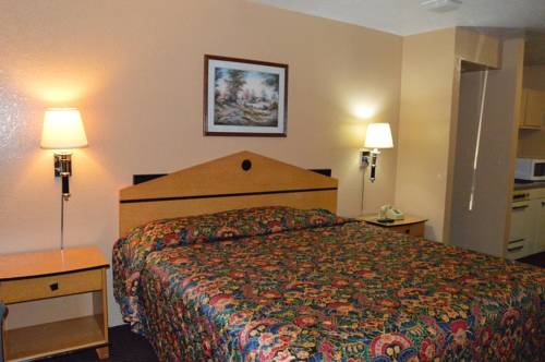 Imagen de la habitación del Hotel Delux Inn Tulsa. Foto 4