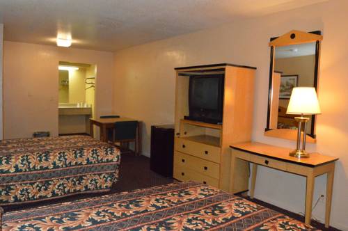 Imagen de la habitación del Hotel Delux Inn Tulsa. Foto 8