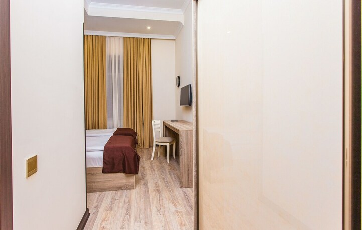 Imagen de la habitación del Hotel Deluxe City, Baku. Foto 25
