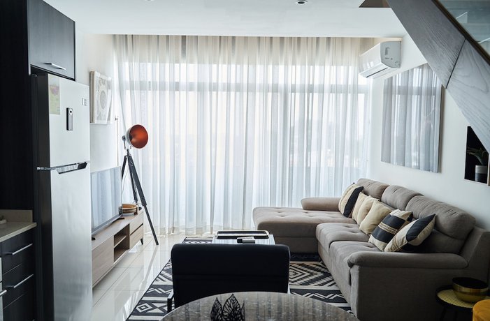 Imagen de la habitación del Hotel Deluxe Embassy Gardens. Foto 8