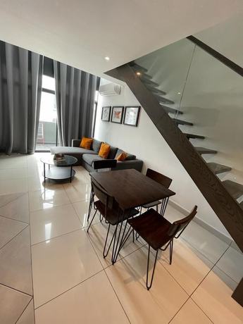 Imagen de la habitación del Hotel Deluxe Embassy Gardens. Foto 9