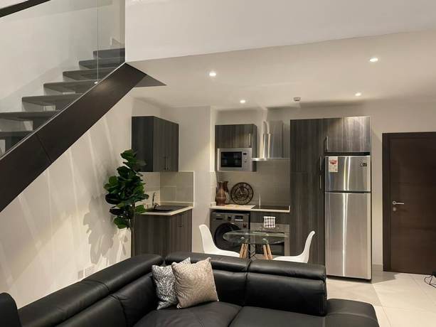 Imagen de la habitación del Hotel Deluxe Embassy Gardens. Foto 14