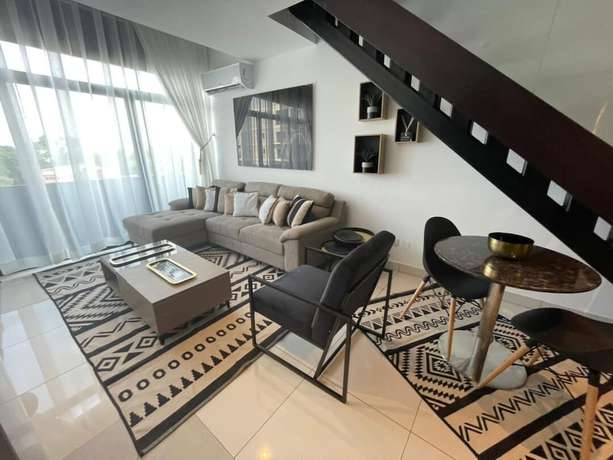 Imagen de la habitación del Hotel Deluxe Embassy Gardens. Foto 19