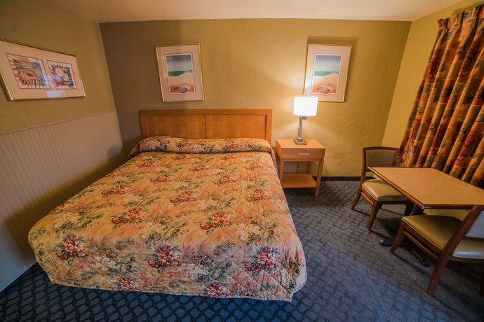 Imagen de la habitación del Hotel Deluxe Inn, Bunnell. Foto 12