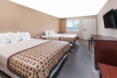 Imagen de la habitación del Hotel Deluxe Inn Denton. Foto 7
