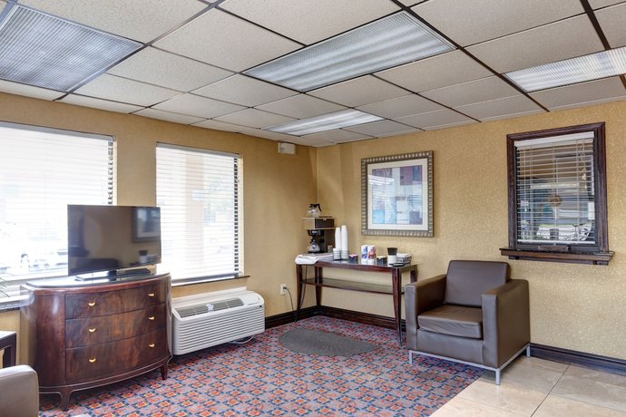 Imagen de los interiores del Hotel Deluxe Inn Fayetteville - I-95 Exit 49. Foto 14