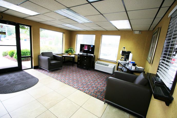 Imagen de los interiores del Hotel Deluxe Inn Fayetteville - I-95 Exit 49. Foto 15
