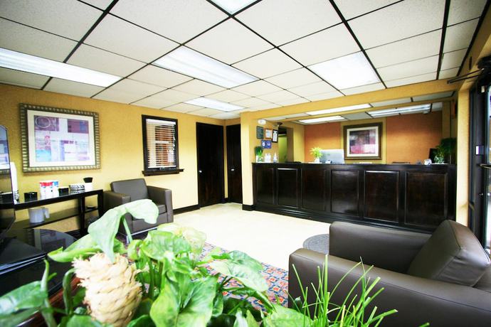 Imagen de los interiores del Hotel Deluxe Inn Fayetteville - I-95 Exit 49. Foto 18