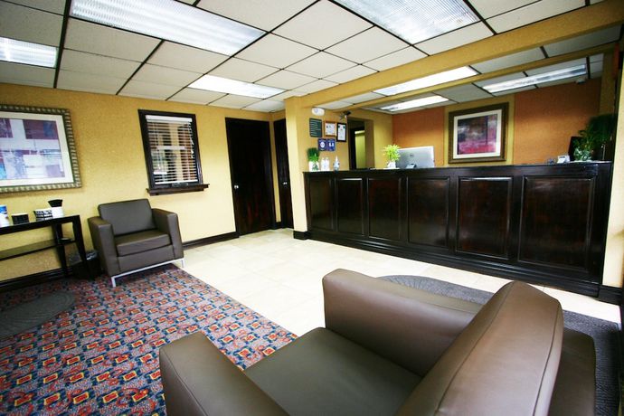 Imagen de los interiores del Hotel Deluxe Inn Fayetteville - I-95 Exit 49. Foto 20