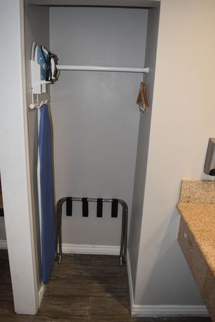 Imagen de la habitación del Hotel Deluxe Inn Hawthorne. Foto 8
