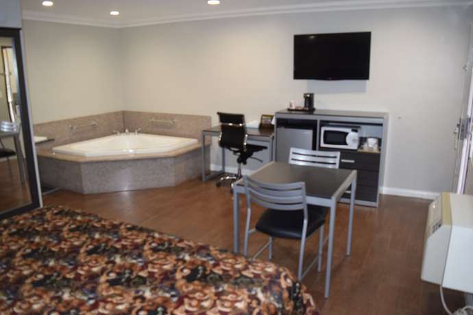 Imagen de la habitación del Hotel Deluxe Inn Hawthorne. Foto 12