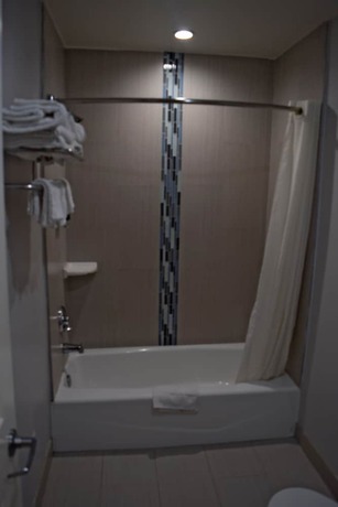 Imagen de la habitación del Hotel Deluxe Inn Hawthorne. Foto 14