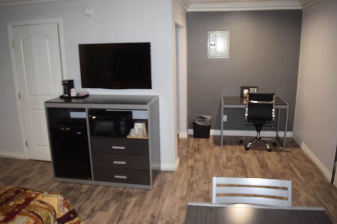 Imagen de la habitación del Hotel Deluxe Inn Hawthorne. Foto 16