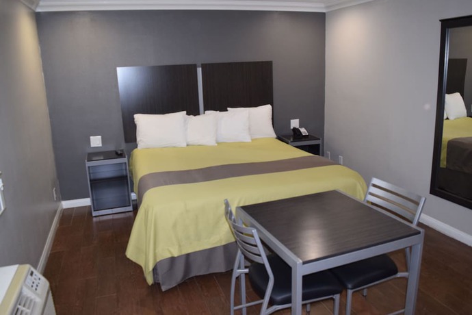 Imagen de la habitación del Hotel Deluxe Inn Hawthorne. Foto 18