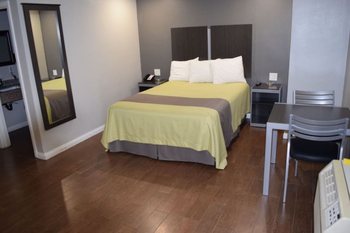Imagen de la habitación del Hotel Deluxe Inn Hawthorne. Foto 20