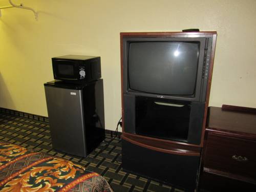 Imagen de la habitación del Hotel Deluxe Inn Irving. Foto 1