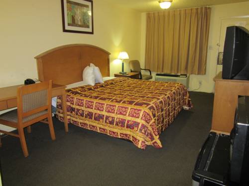 Imagen de la habitación del Hotel Deluxe Inn Irving. Foto 5
