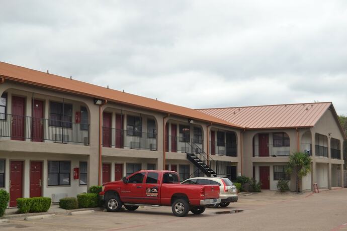 Imagen general del Hotel Deluxe Inn, Irving. Foto 2
