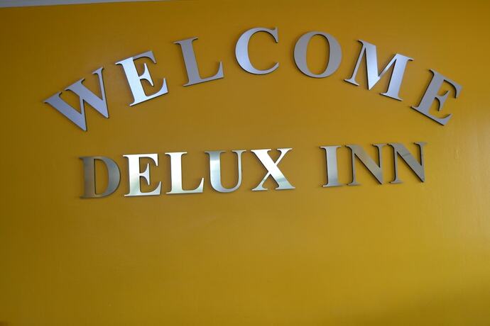 Imagen general del Hotel Deluxe Inn, Irving. Foto 4