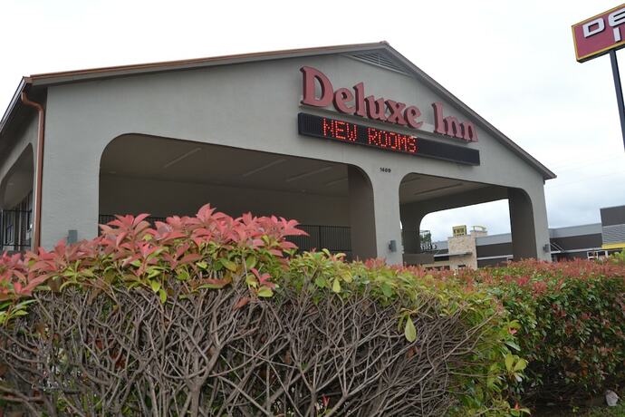 Imagen general del Hotel Deluxe Inn, Irving. Foto 8