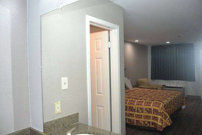 Imagen de la habitación del Hotel Deluxe Inn, Irving. Foto 13