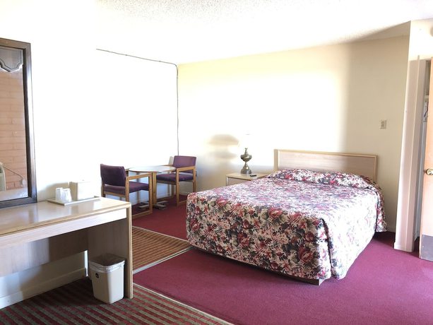 Imagen de la habitación del Hotel Deluxe Inn Motel. Foto 5