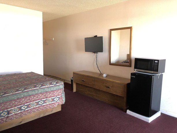 Imagen de la habitación del Hotel Deluxe Inn Motel. Foto 16